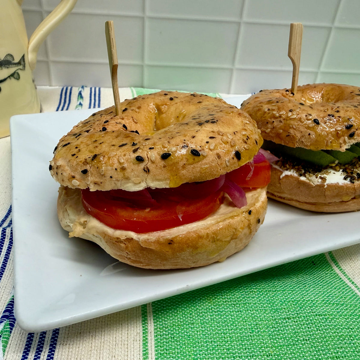 Hummus, tomato + pickled red onion bagel (DF / VEGAN)