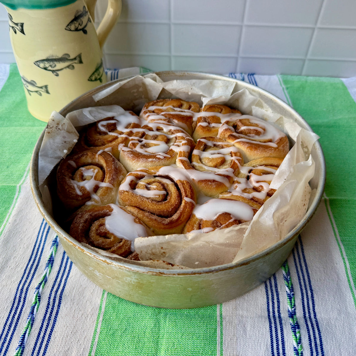 Sticky cinnamon scroll with icing