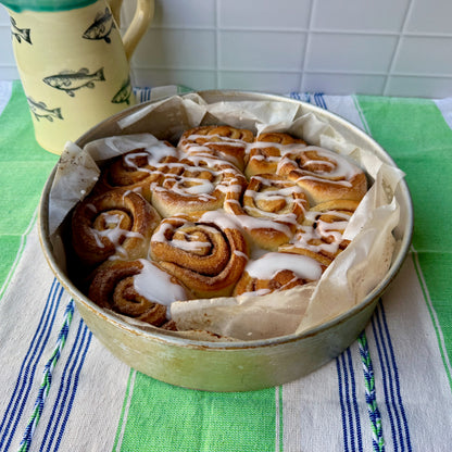 Sticky cinnamon scroll with icing