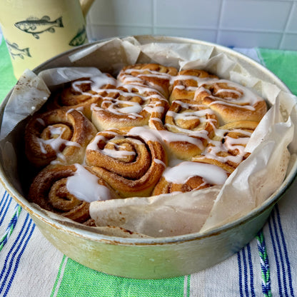 Sticky cinnamon scroll with icing