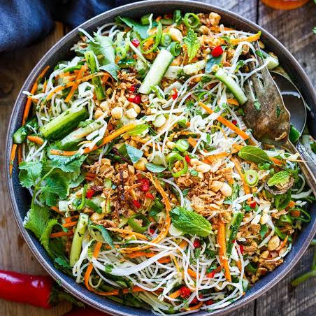 Vietnamese vermicelli salad
with shredded iceberg, julienned carrots & cucumber, mint, coriander, crispy tofu and a nuoc cham dressing (vegan/GF)
