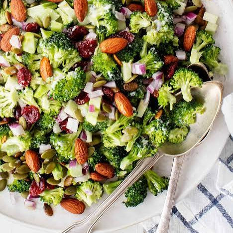 Broccoli + cranberry salad
with chopped raw broccoli, baby spinach, sliced almonds, cranberries, red onion, sunflower seeds with a light tangy apple cider dijon mayo dressing (vegan/gf)